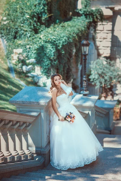 Merdivenlerde güzel gelin