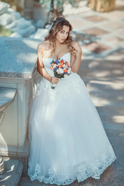 Giovane sposa in posa — Foto Stock