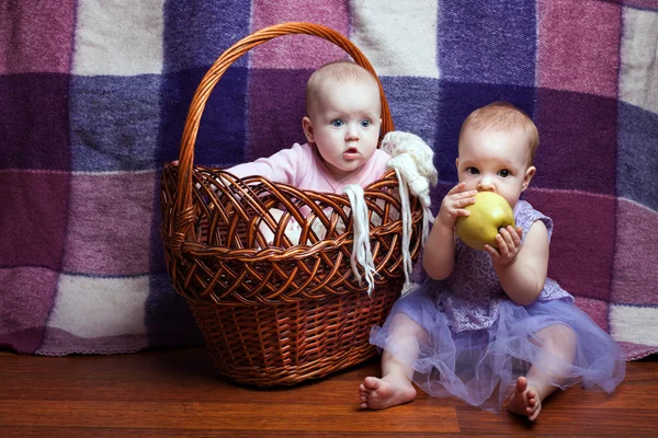 Retrato de duas meninas — Fotografia de Stock