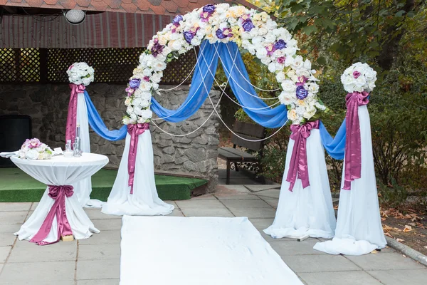 Outdoor wedding arch — Stock Photo, Image