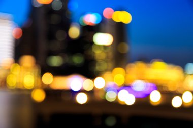 Işıklar bokeh arkaplanını bulanıklaştırdı.