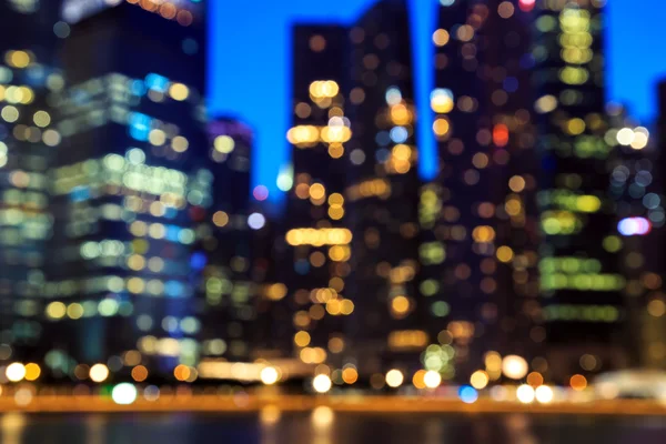 Işıklar bokeh arkaplanını bulanıklaştırdı.