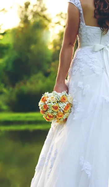 Bruiloft bruids boeket Oranje Rozen — Stockfoto