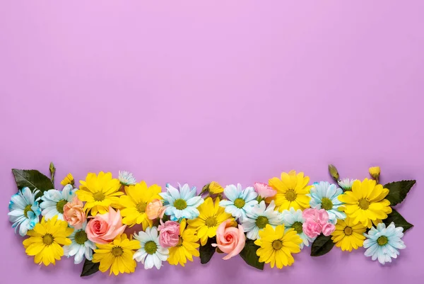 Wieniec Kwiatowy Różowym Tle Wiosenne Kartki Okolicznościowe Przestrzenią Kopiowania Wiosną — Zdjęcie stockowe