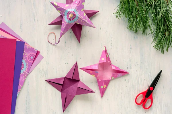 Altıncı adım. Adım adım talimatlar: renkli kartondan bir noel yıldızı nasıl yapılır. 