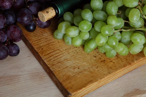 Vino y uva blanca — Foto de Stock