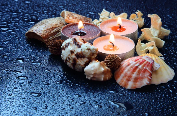 Wassertropfen und Kerzen — Stockfoto