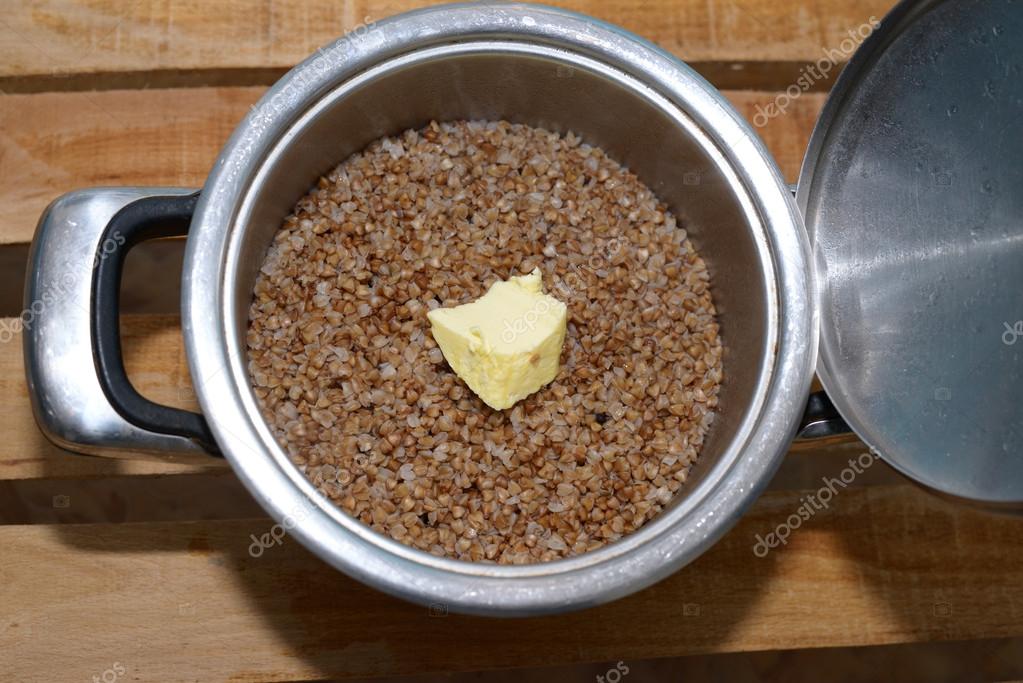 Как прокалить гречку в духовке. Гречку в кипящую или холодную. Гречка в кипящем масле. Промыть гречку. Кастрюля для каши.