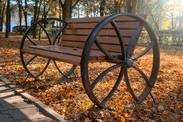 Herbstlicher Hintergrund Leere Bank Draußen Park Herbstabend — Stockfoto