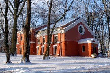 Gomel Parkı, Belarus 'ta kış, karlı bir sabah.