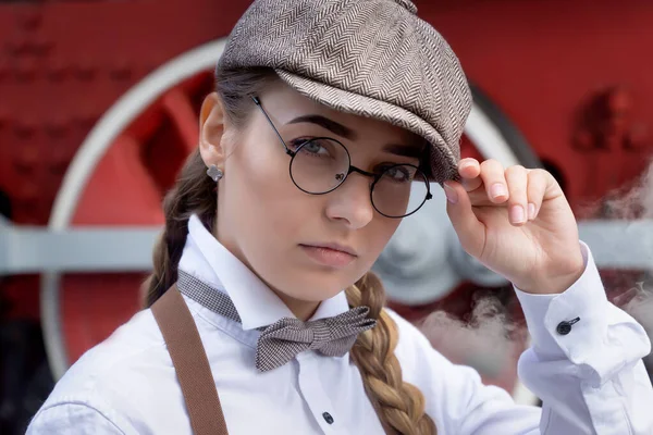 Junge Schöne Mädchen Herrenklamotten Der Zwanziger Jahre Der Stil Des — Stockfoto