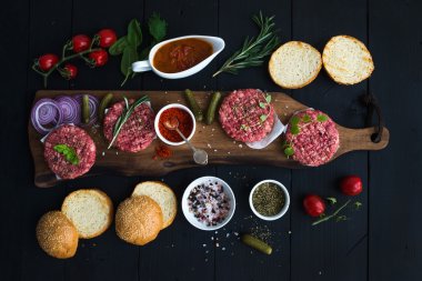 Hamburger yemek pişirmek için malzemeler