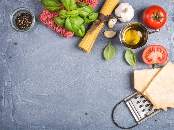 Ingredience na vaření těstoviny Bolognese — Stock fotografie