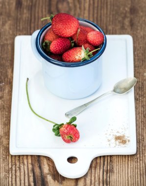 taze olgun kırmızı çilek