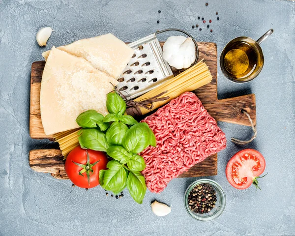 Ingredients for cooking pasta Bolognese — Stock Photo, Image