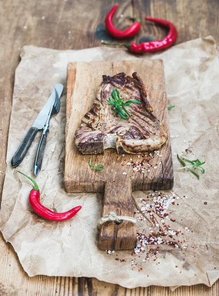 Gotowane mięso stek t-bone — Zdjęcie stockowe