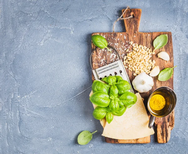 Ingredientes para cocinar salsa Pesto — Foto de Stock