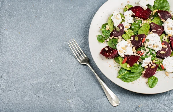 Salad with roasted beetroot — Stock Photo, Image