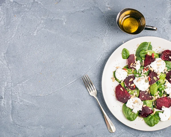 Salad with roasted beetroot — Stock Photo, Image