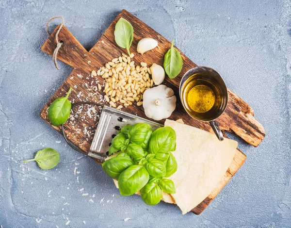 Ingrédients pour la cuisson Pesto sauce — Photo