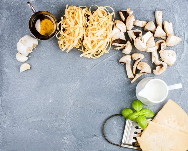 Zutaten zum Kochen von Pasta — Stockfoto