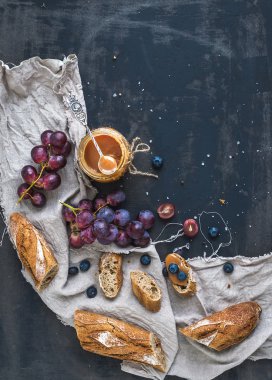 Fransız baget parçalar halinde kesilmiş