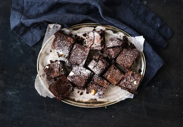 Dunkle Schokolade und Walnuss-Brownie-Quadrate — Stockfoto