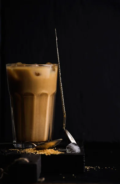 Es kopi dengan susu — Stok Foto