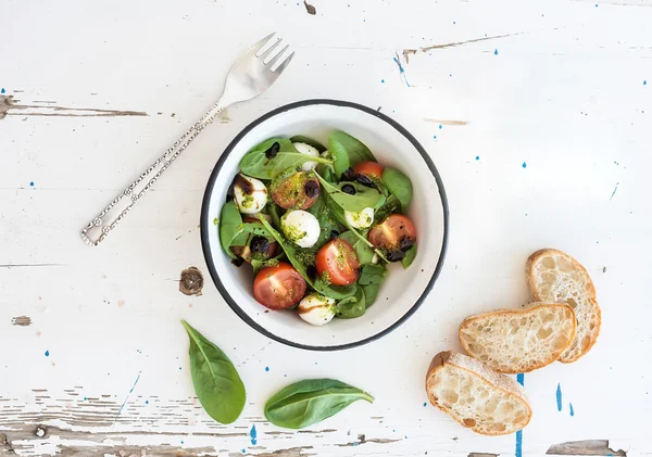 Caprese salad, chiabatta slices. — Stock Photo, Image