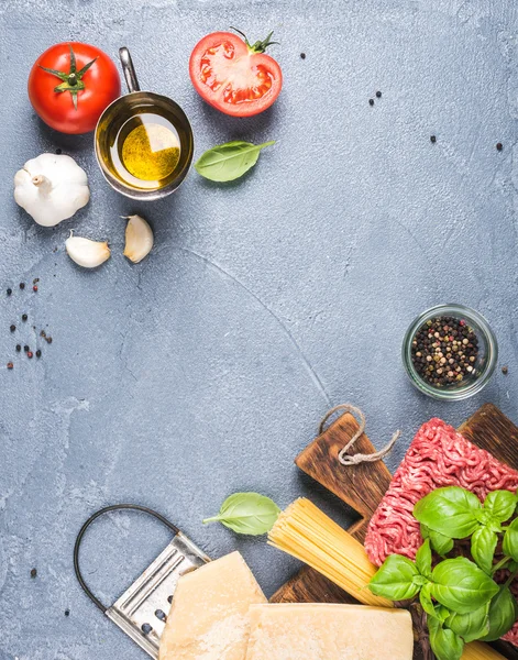 Ingredientes para cocinar pasta Boloñesa —  Fotos de Stock