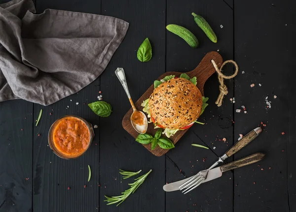 Fresh homemade burger — Stock Photo, Image