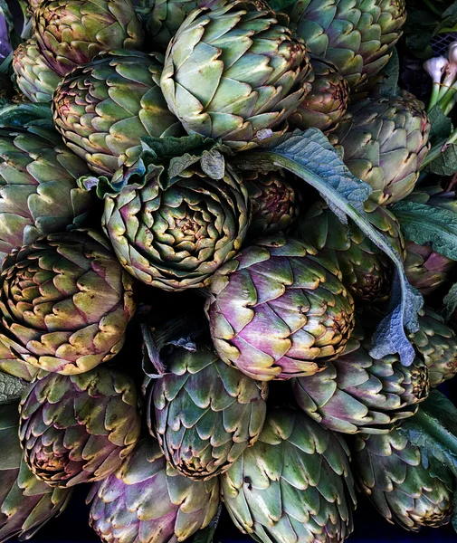 Artyčoky na Farmářský trh — Stock fotografie