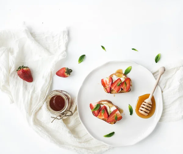 Toasts français à la fraise — Photo