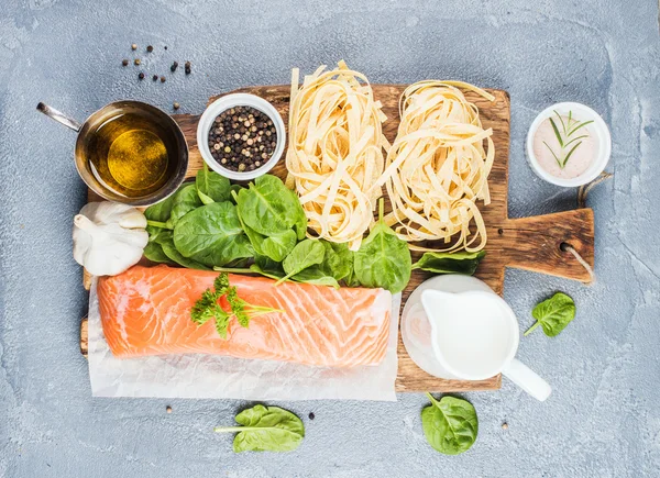 Ingredients for cooking pasta tagliatelle — Stock Photo, Image