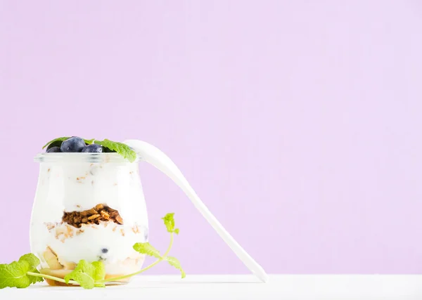 Joghurt Hafer Müsli mit Marmelade — Stockfoto