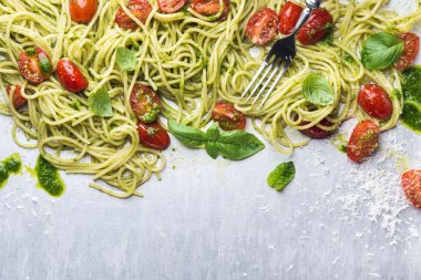 Pesto soslu spagetti.