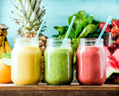 Taze karışık meyve smoothies