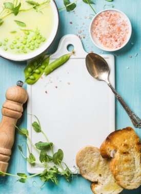 Hafif yaz yeşil bezelye krem çorbası