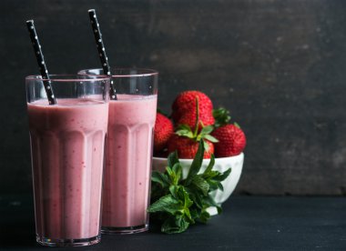 Çilek ve nane güler yüzlü, uzun boylu gözlük