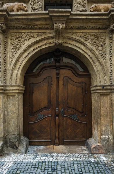 Puerta de madera de roble medieval — Foto de Stock