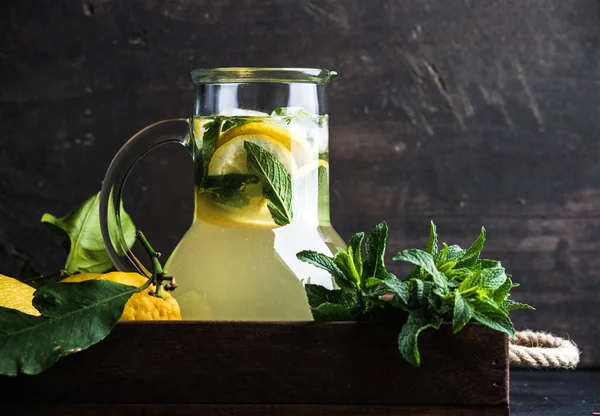 Limonade à la menthe maison — Photo