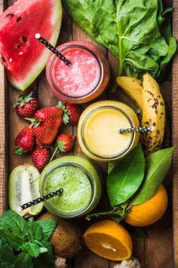 Taze karışık meyve smoothies