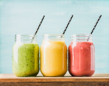 Taze karışık meyve smoothies 