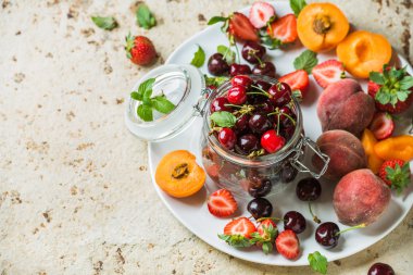 Sağlıklı yaz meyve çeşitli