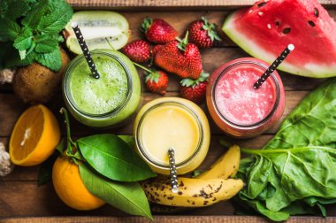 Taze karışık meyve smoothies