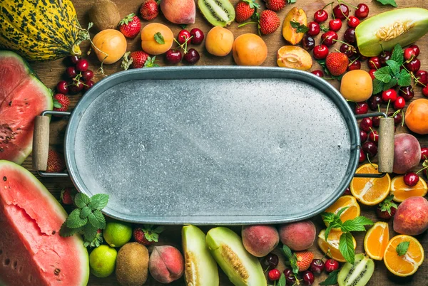 Selección de varias frutas tropicales coloridas — Foto de Stock