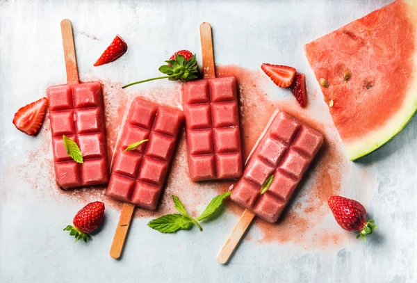 Eper görögdinnye fagylalt popsicles — Stock Fotó