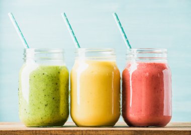 Taze karışık meyve smoothies 