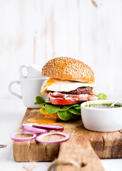 Hemlagad köttburgare — Stockfoto