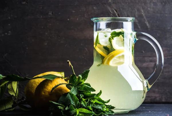 Limonata di menta fatta in casa — Foto Stock